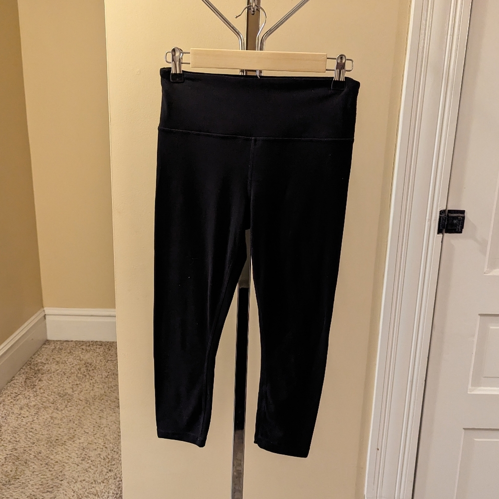Athleta black cropped workout leggings size S